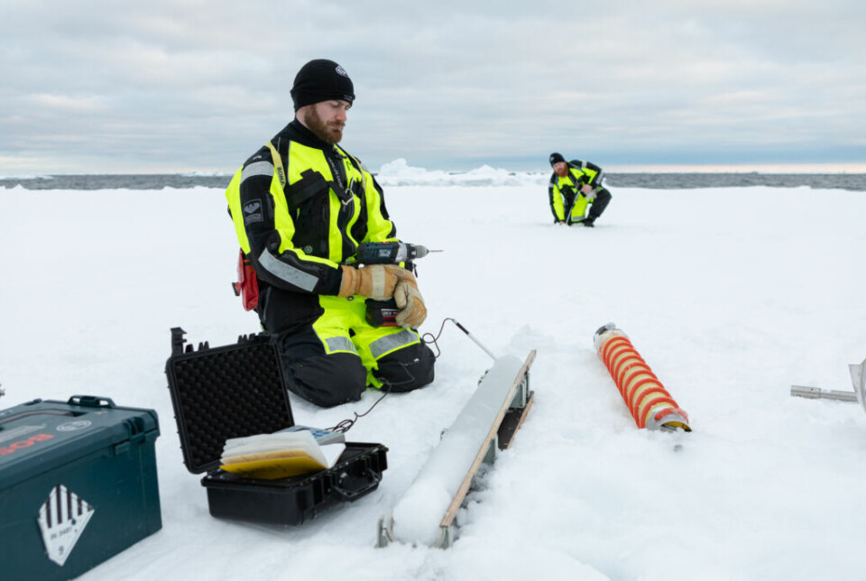 I databasen finn du mykje om kvalfangst, ekspedisjonar og om nyare, internasjonal polarforsking. På bilete arbeidar eit forskarlag på havisen i Sørishavet under ein ekspedisjon i 2022.