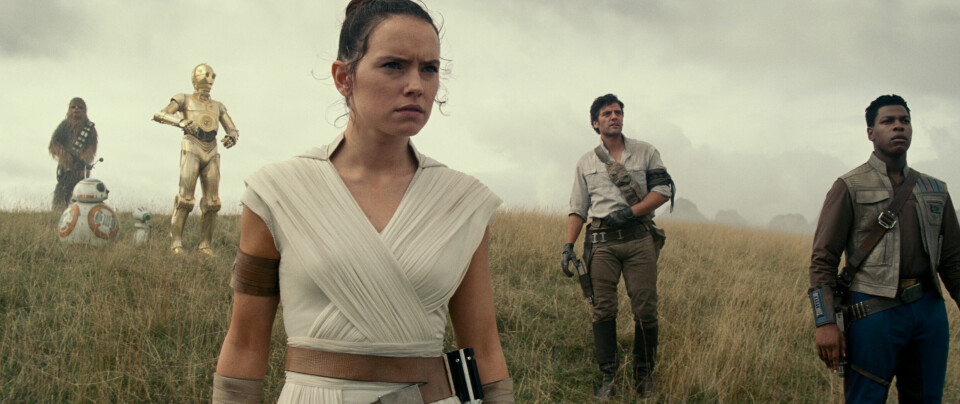 I Star Wars-filmen The Rise of Skywalker trener rollefiguren Rey, spilt av Daisy Ridley, til å bli jediridder. Da lærer hun blant annet å kunne flytte på ting med tankekraft.