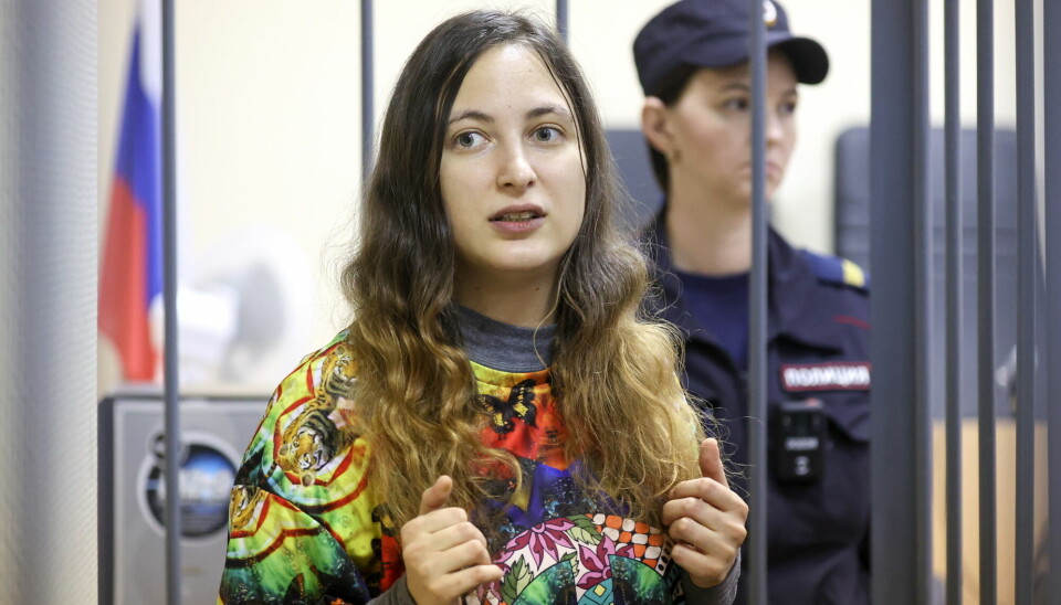 Aleksandra Skotsjilenko er en av de rundt 800 russere som er dømt for å protestere mot Russland invasjon av Ukraina. Hun fikk nylig en dom på til syv år i fengsel for å ha byttet prislappene i butikken ut mot antikrigsbudskap.