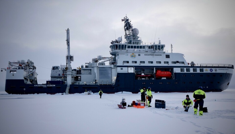 Barentshavet, langs polarfronten, møter varme atlantiske havmasser fra sør de kalde arktiske vannmassene fra nord. Her er det også ekstreme forskjeller mellom sommer og vinter.