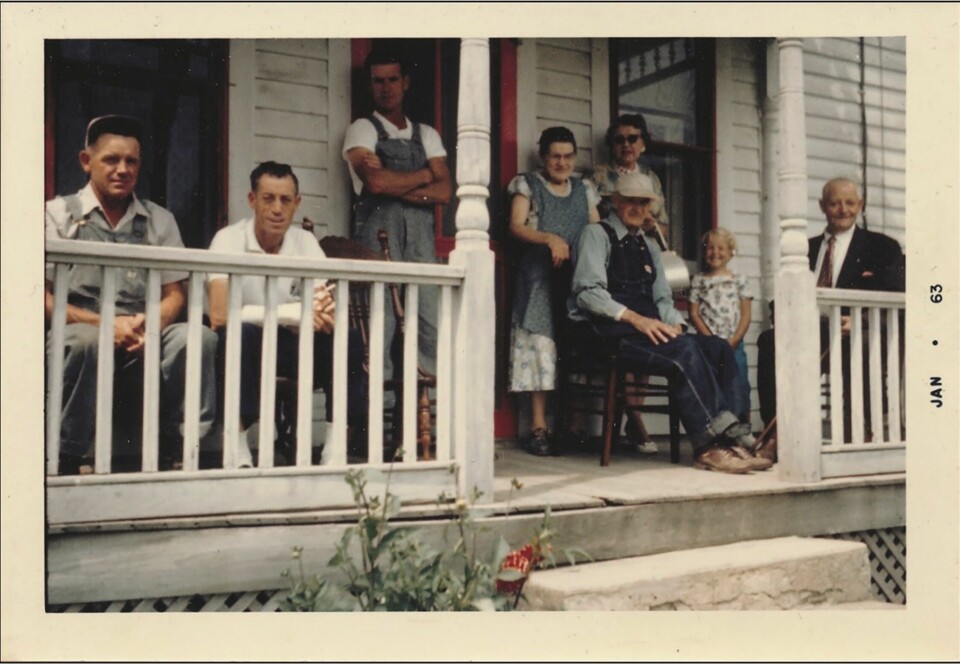 Familien Bjorgo på «the porch» i 1962.
