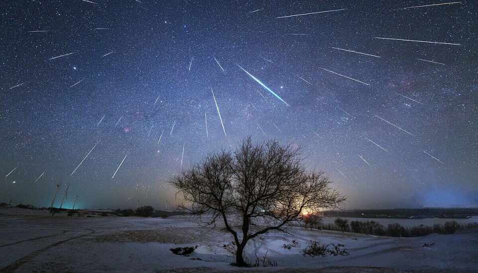 Meteorsvermen Geminidene begynte 4. desember og varer til den 20. desember. Den har en forventet topp rundt klokken 20 torsdag 14. desember. Meteorene vi ser kommer av at jorden suser gjennom en sky med partikler etterlatt av en asteroide.