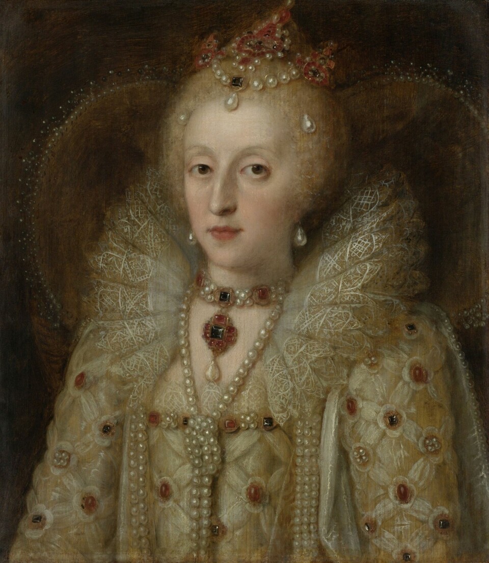 Dette er dronning Elizabeth den første. Hun regjerte i Storbritannia mellom 1558 og 1603. Hun var venn med Diana Cecils oldefar.