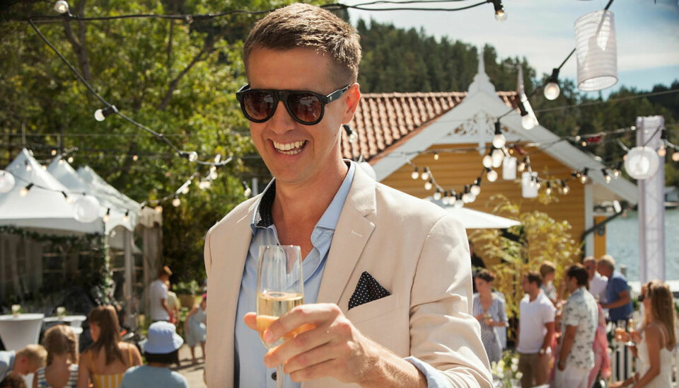 Pål Sverre Hagen spiller karakteren William i NRK-serien «Exit» som ikke alltid er fullt så lykkelig som økonomien hans kanskje gir rom for. Pål Sverre Hagen spiller karakteren William i NRK-serien Exit, som ikke alltid er fullt så lykkelig som økonomien hans kanskje gir rom for.