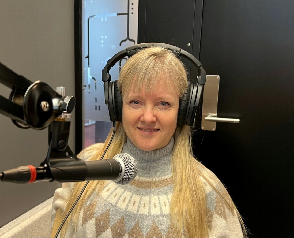Jannicke i podcaststudio.
