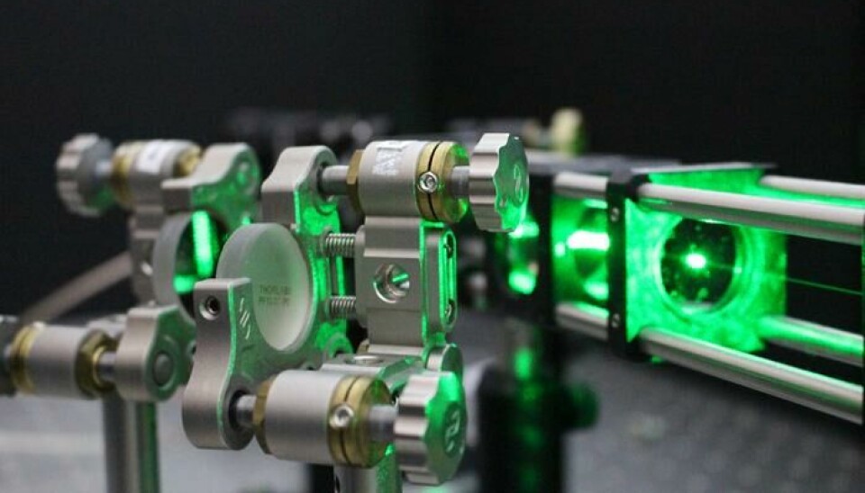Dette er en laser som brukes i diamantforsøkene til Gavin Morley, som skal delta i den nye forskningen. Bildet viser ikke selve forsøket som skal settes i gang.
