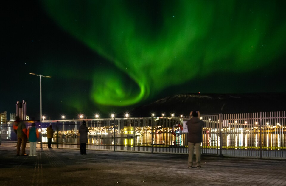 En kraftig solstorm kan føre til total blackout. Oppsiden er nordlys, som dette over Tromsø en kveld i 2022.