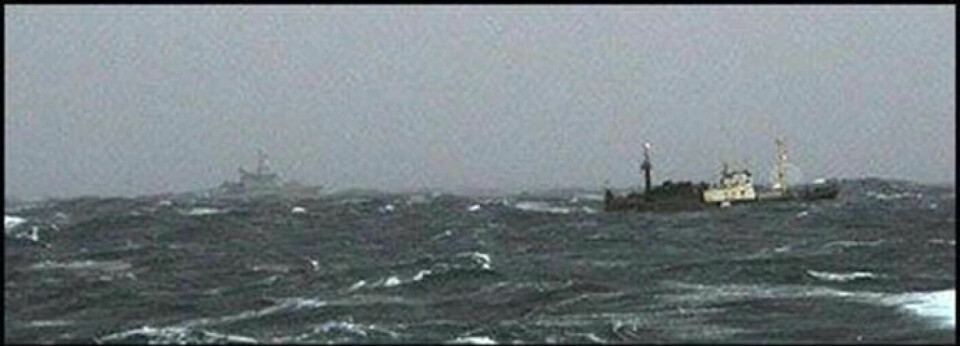 The Russian trawler Elektron (to the right) photographed in the Barents Sea on its way to Russian waters. To the left is the coast guard vessel MS Marlene Østervold.