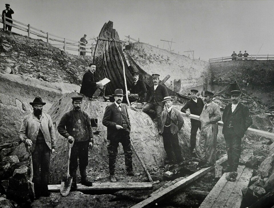 Osebergskipet, fra utgravningene i 1904.