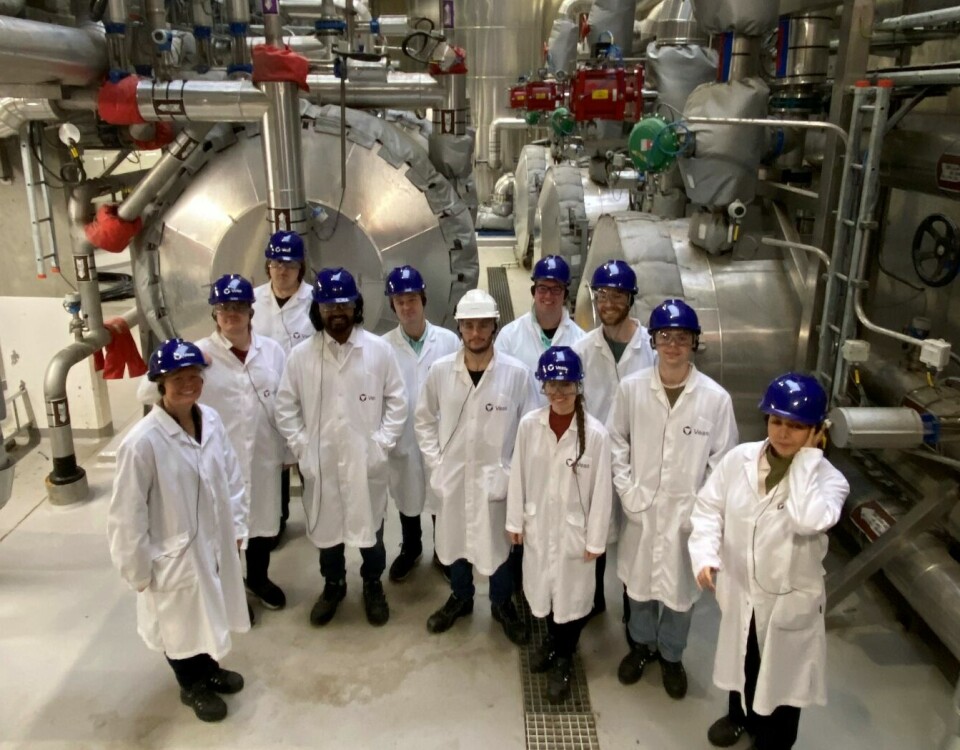 Her er forskerne på plass i Veas-anlegget der det kan bli produsert biogass.