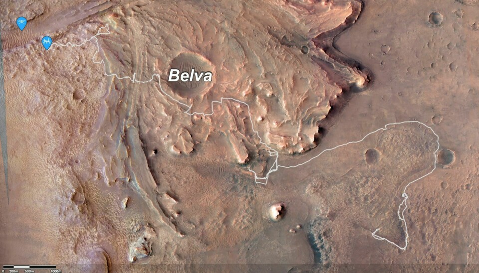 Kartet viser hvor roveren Perseverance har kjørt. Startpunktet er i krateret (til høyre). Nå befinner kjøretøyet seg der hvor elven en gang har gått, øverst i venstre hjørne. Området der den har beveget seg er det som trolig er «elvedeltaet».