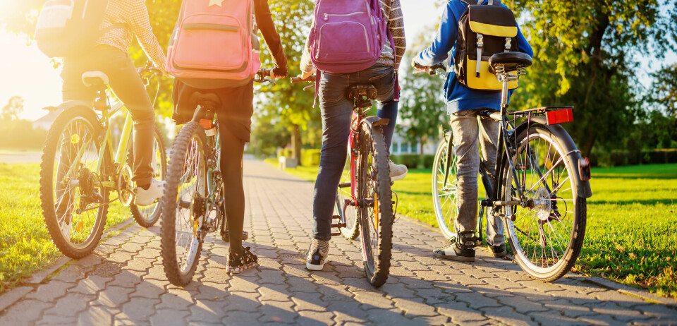 Mange sykler eller går til skolen om våren, sommeren og høsten.