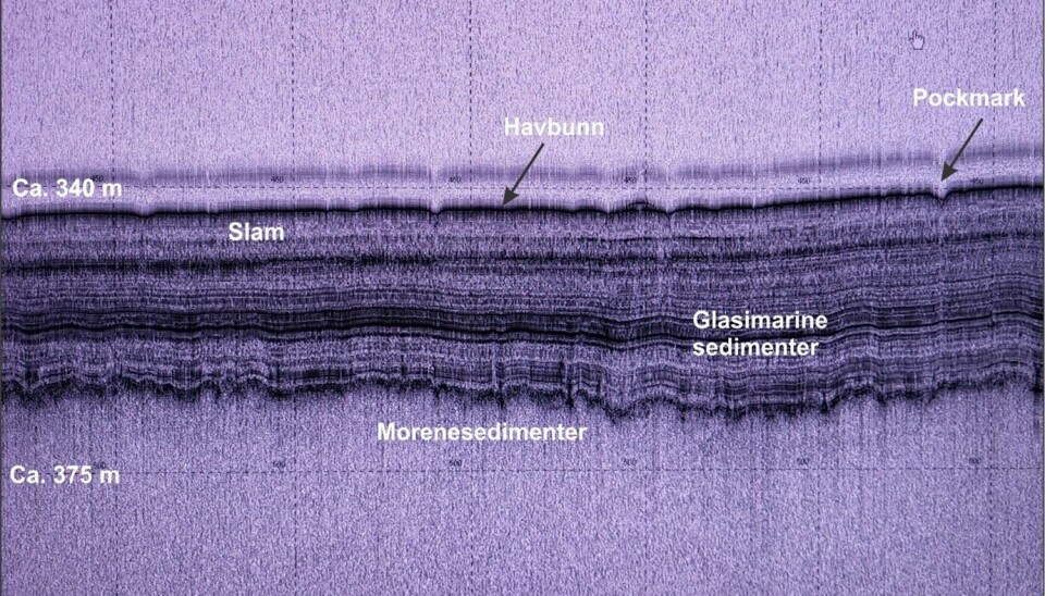 Svart-hvitt bilde som viser havbunnens sedimenter på 340 meters dyp til 375 meters dyp.