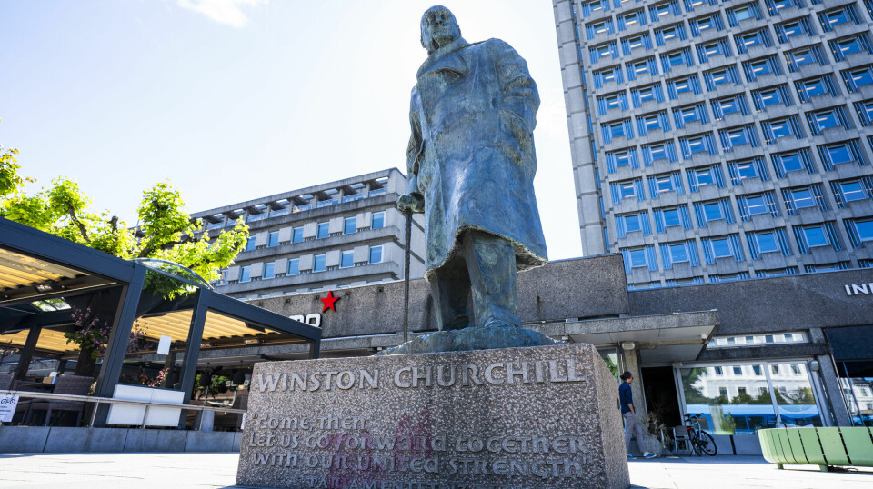 Statue av Winston Churchill på Solli plass i Oslo.
