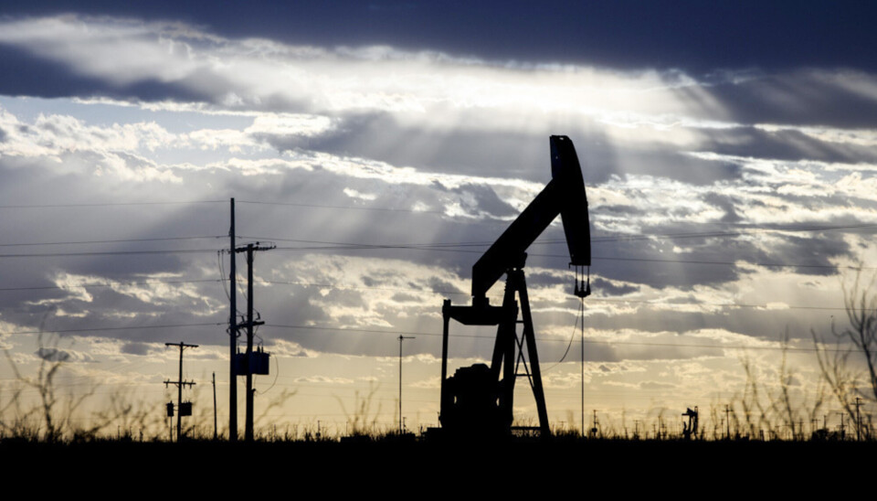 Kveldssol over en oljepumpe i Goldsmith i Texas. Gass- og oljeutvinning bidrar til utslipp av den kraftige klimagassen metan i USA.