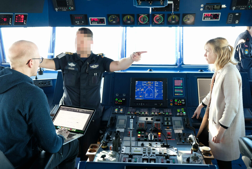 Ikke alt gikk som planlagt da Synne Frydenberg mønstret på KV «Svalbard» sammen med forskningsteamet hun ledet. Forsker på skipsbrua med mannskap.