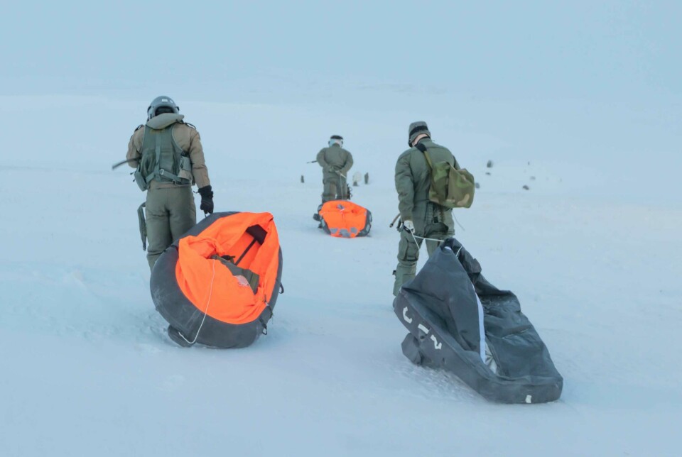 Soldater i snøvær