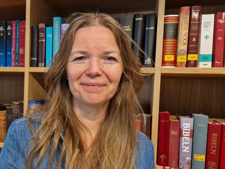 Helene Fagervik jobber med å få Bibelen ut og i bruk i skolen.