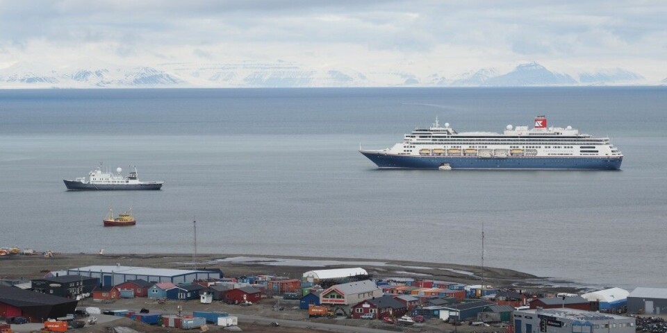 Mange vil oppleve arktisk natur på nært hald, frå cruiseskip og ekspedisjonsskip.
