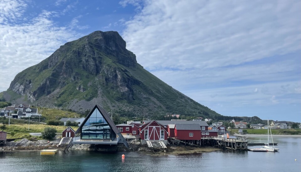 Museet ligger rett ved havna, der ferja kommer inn til Lovund.