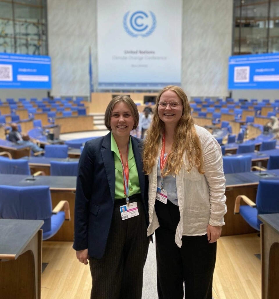 Maria T. Mjaaland og Amalie Eikeland Holmefjord er ungdomsdelegater for Norge. De skal representere barn og unge på FNs klimatoppmøte i november 2024.
