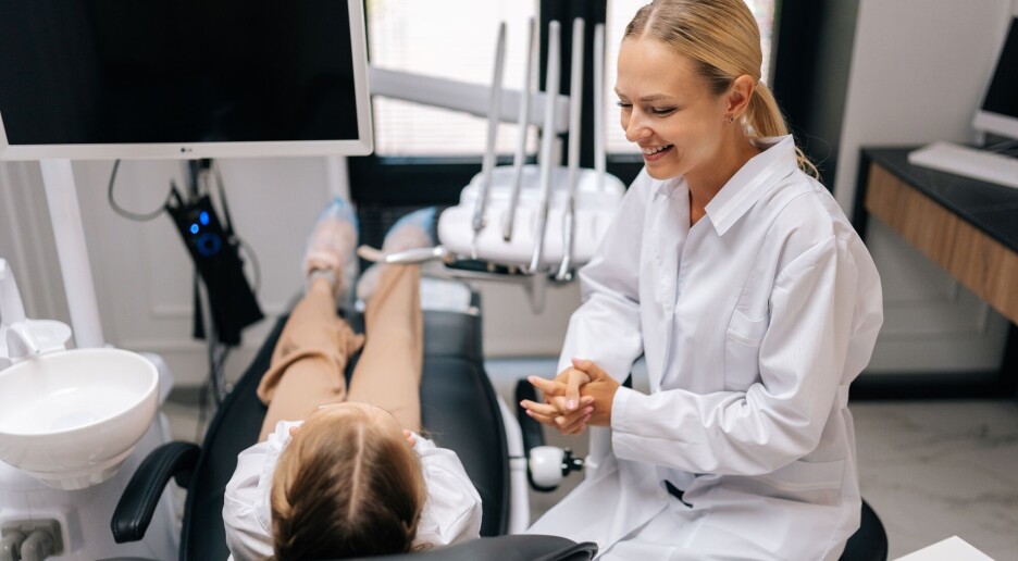 Yngre tannleger kan mer om tanntraumer enn de eldre