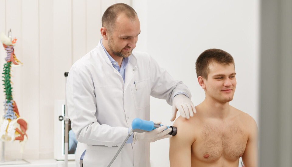 Trykkbølgebehandling brukes oftest på skuldre, armer, hofter eller ben.