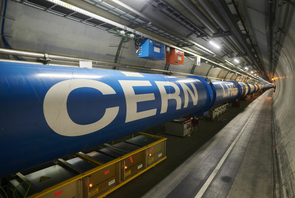 Large Hadron Collider (LHC), langt nede under bakken på CERN.