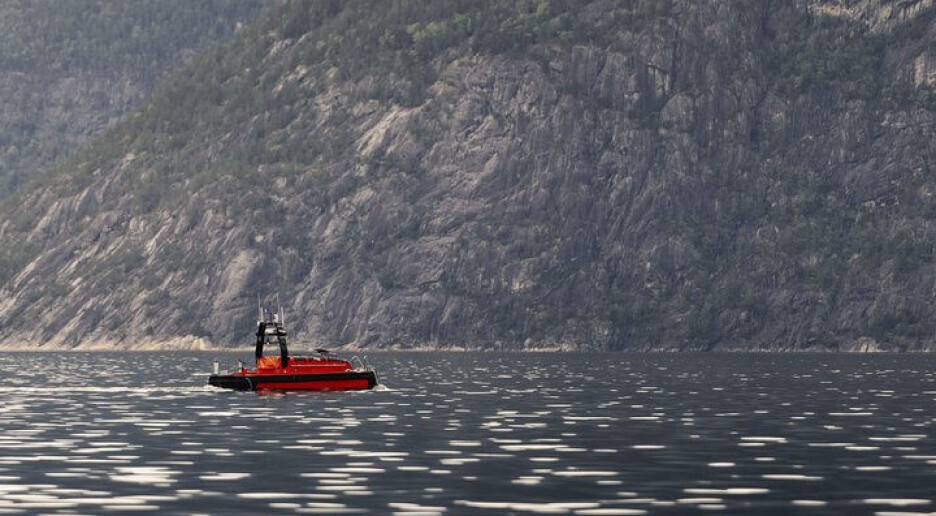 Da fartøyet «Frigg» målte brisling i Hardangerfjorden, satt kapteinen på et rom i Bergen