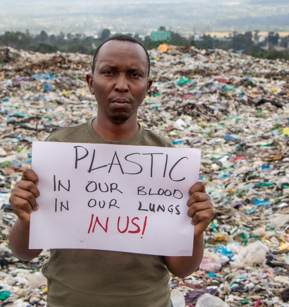 James Wakibia tok bilder, delte dem på sosiale medier og skrev artikler. Han ville at folk skulle få øynene opp for hvor ille plastproblemet i Kenya var. Aktivismen hans gikk veien. Plastposer har vært forbudt i Kenya siden 2017. (Foto: Wikimedia Commons/Martin Gicinga)