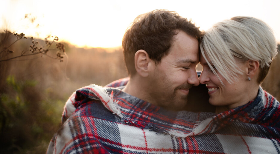 Gjør kulda at vi får fart på kjæreste-jakten? Kompisene Lukas og Adrian (23) kan forstå at flere ser etter en å dele innetiden med