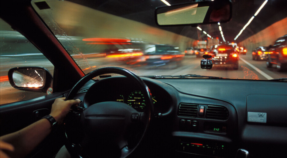 Hva om noen hacker bilen din mens du er på motorveien?