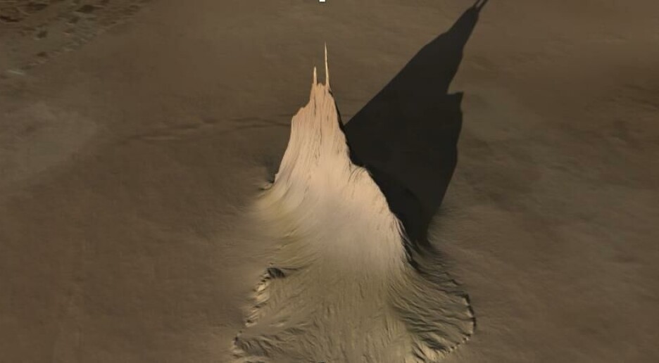 Solsystemets kanskje mest spektakulære fjell strekker seg nesten 7 kilometer rett opp