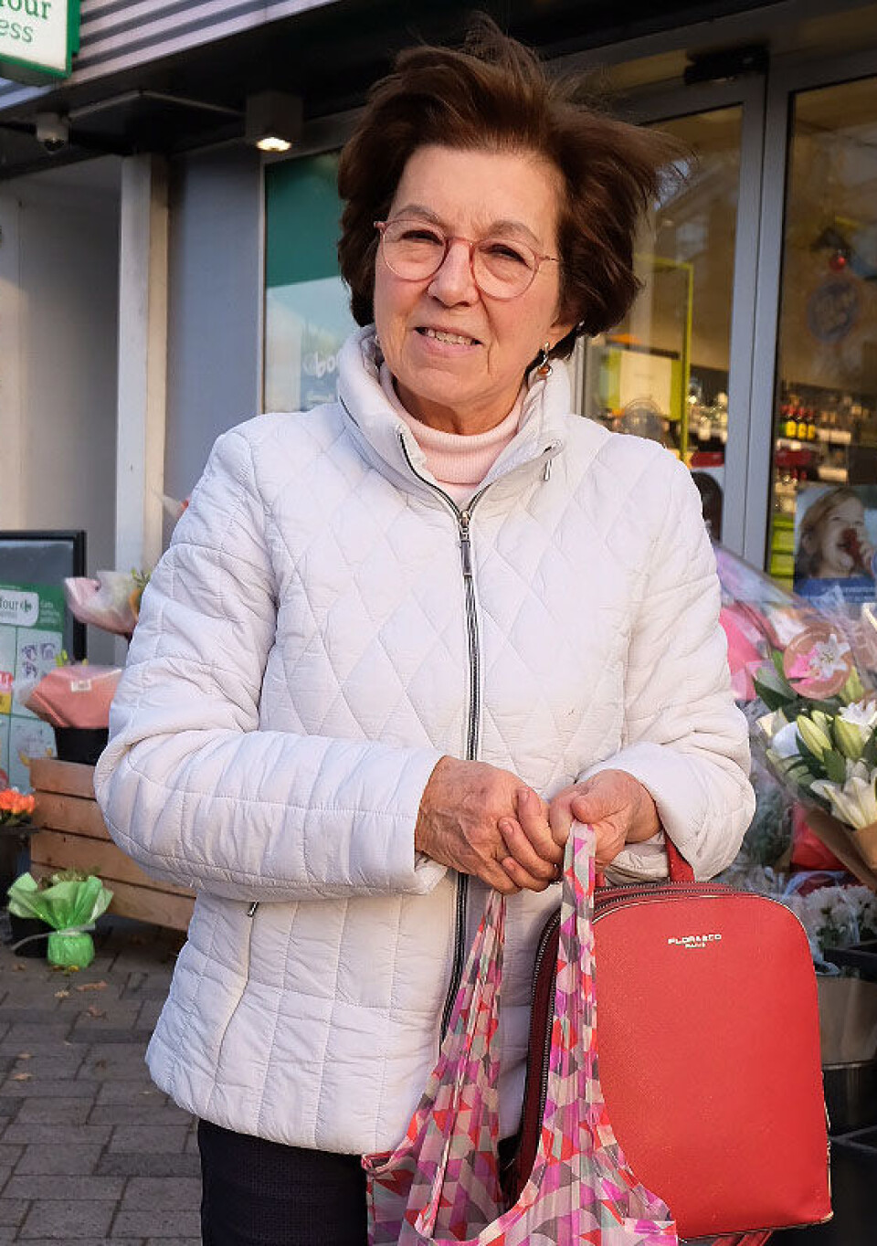 Marie-Claire Coppée har alltid med et handlenett i veska.