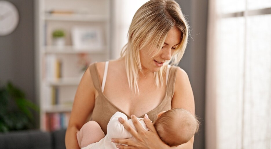 Ammende kvinner og små barn spiser for lite jod