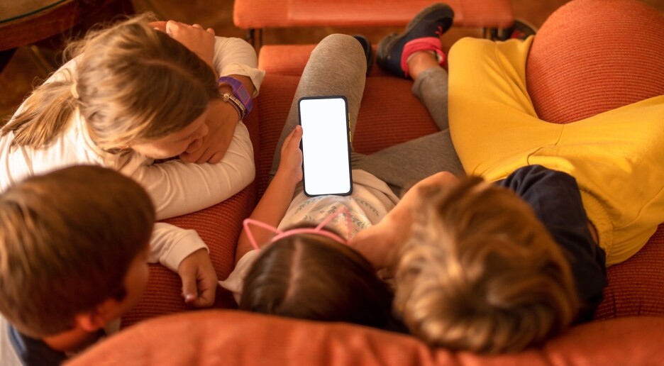 Smarttelefonen har skapt en ny periode mellom barndom og ungdom