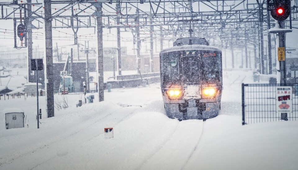 I vinter har mange arbeidstakere slitt med å komme seg på jobb på grunn av stengte veier. Men selv om det er uforskyldt har du ikke krav på lønn, forklarer Tine Eidsvaag.