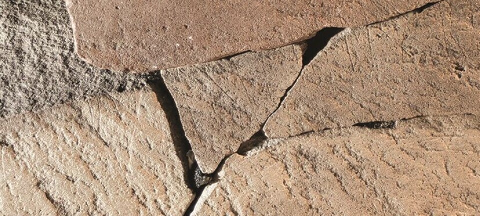 Forskere fant flere biter av verdens eldste runestein – kan endre runenes historie