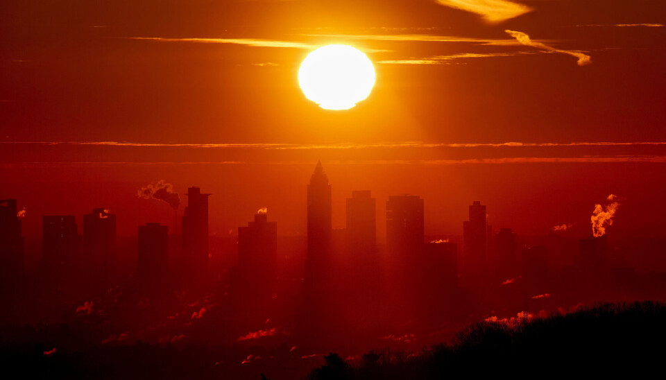 Soloppgang over Frankfurt i midten av januar. Snittemperaturen i Europa var den nest høyeste som noen gang er registrert i årets første måned.