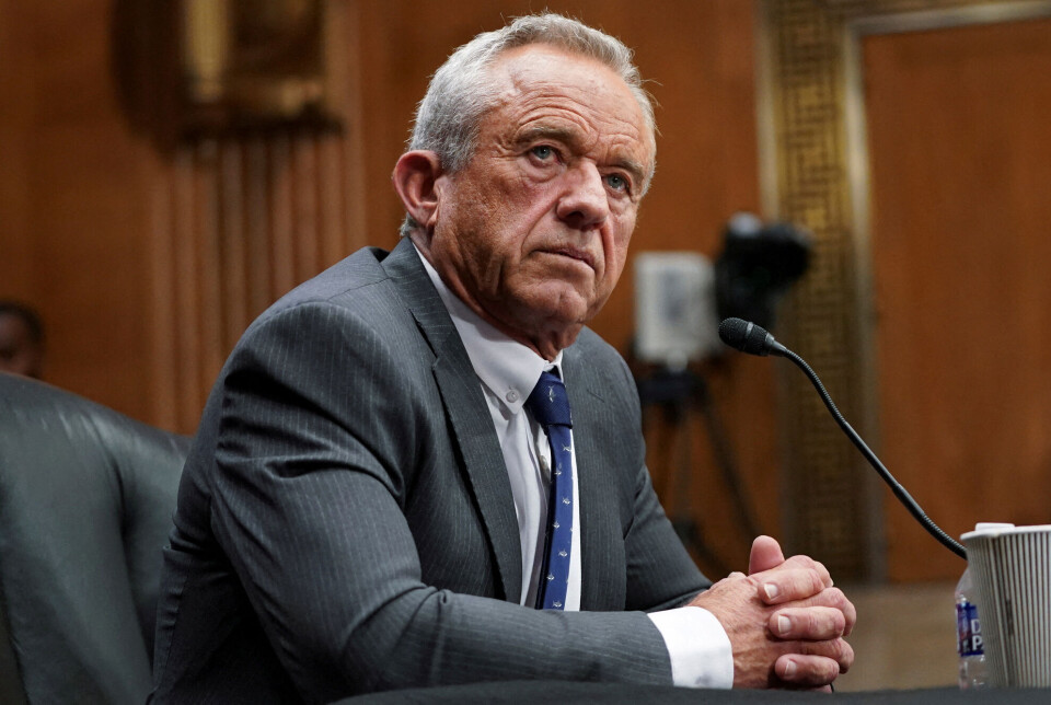 USAs helseminister, Robert Kennedy jr., anbefaler folk å ta vaksinen mot meslinger, til tross for at han tidligere har sagt at vaksinen kan ha en sammenheng med autisme.