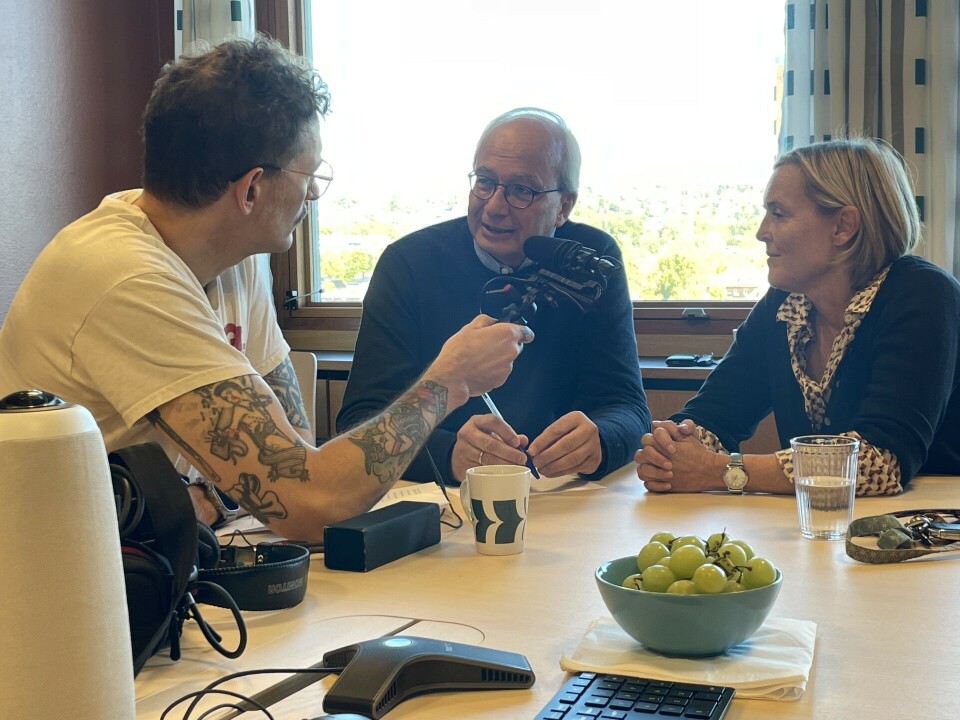 Kristopher Schau møtte nylig forskerne Arnoldo Frigessi og Ingrid Glad. De leder forskningssenteret Integreat.