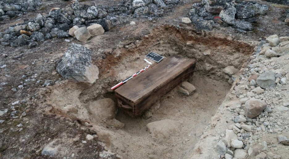 400 år gamle graver på Svalbard er i ferd med å forsvinne