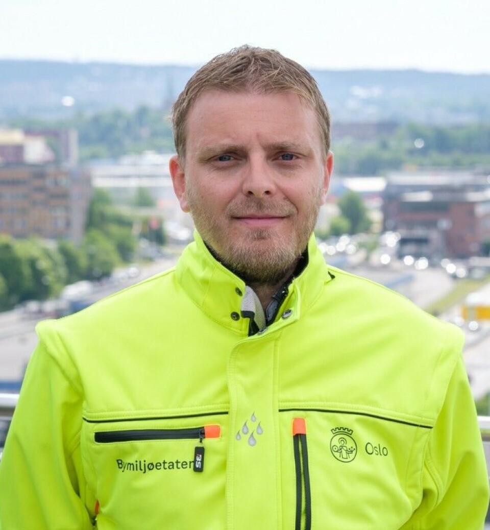 Joakim Hjertum er veisjef i Bymiljøetaten i Oslo. Han forteller at løvbladene i Oslos gater defineres som avfall.