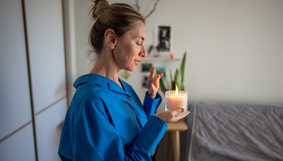 Stearinlys – i likhet med mange andre forurensningskilder som fossilbiler, sigaretter og peisbål – lager bitte små forbrenningspartikler.