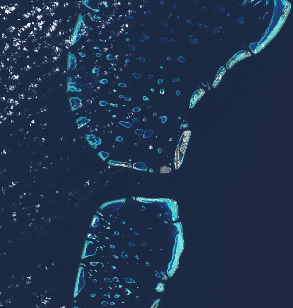 Slik så det ut på Maldivene i 1997. Satelittfoto av Maldivene fra 1997.
