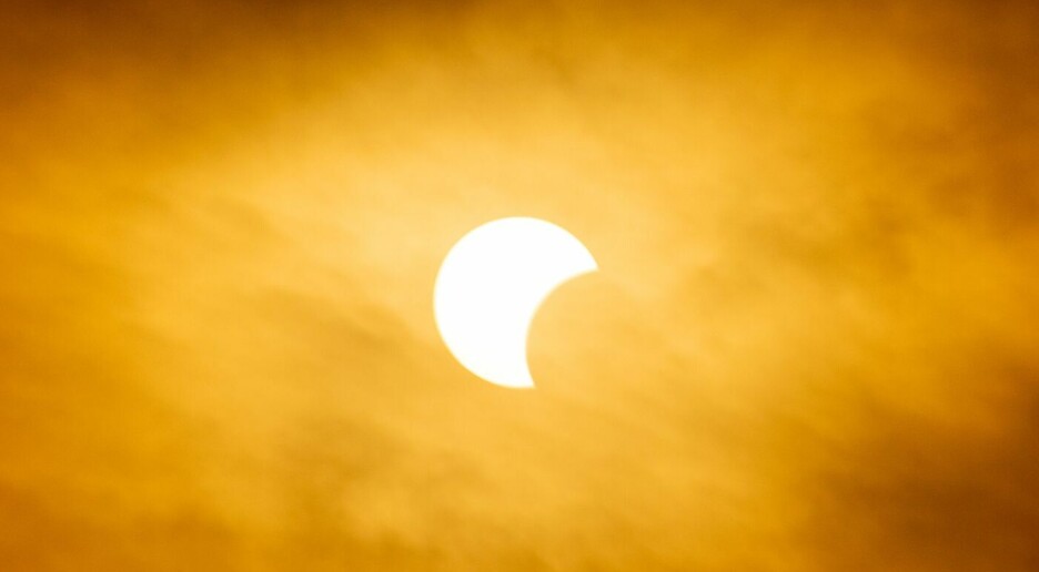 Disse delene av landet får kraftigst solformørkelse på lørdag