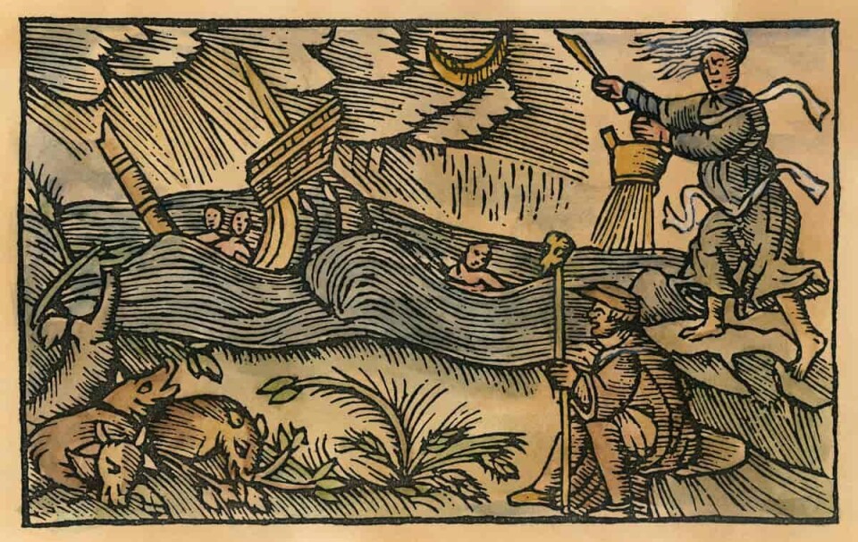 Tresnitt fra Olaus Magnus’ bok om de nordiske folkene fra 1555, som skal vise hvordan en heks brukte magi for å påvirke været. Bilde av en heks som skal ha utført værmagi for å påvirke været og lage storm.