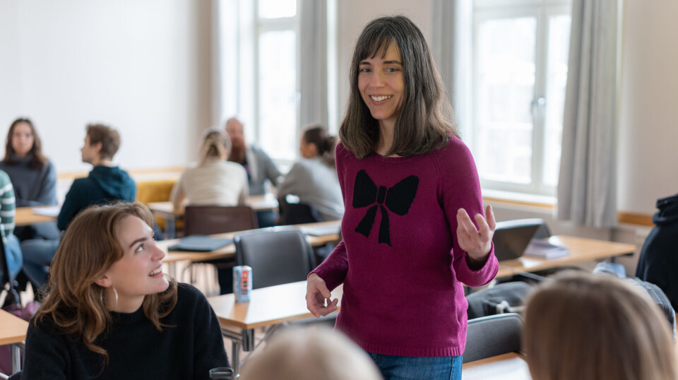 Petra Filkukova har gjort en studie som tyder på at personer som reagerer med sterke følelser på ting tror mer på falske nyheter enn andre. Det igjen kan bygge opp under bekymringer.