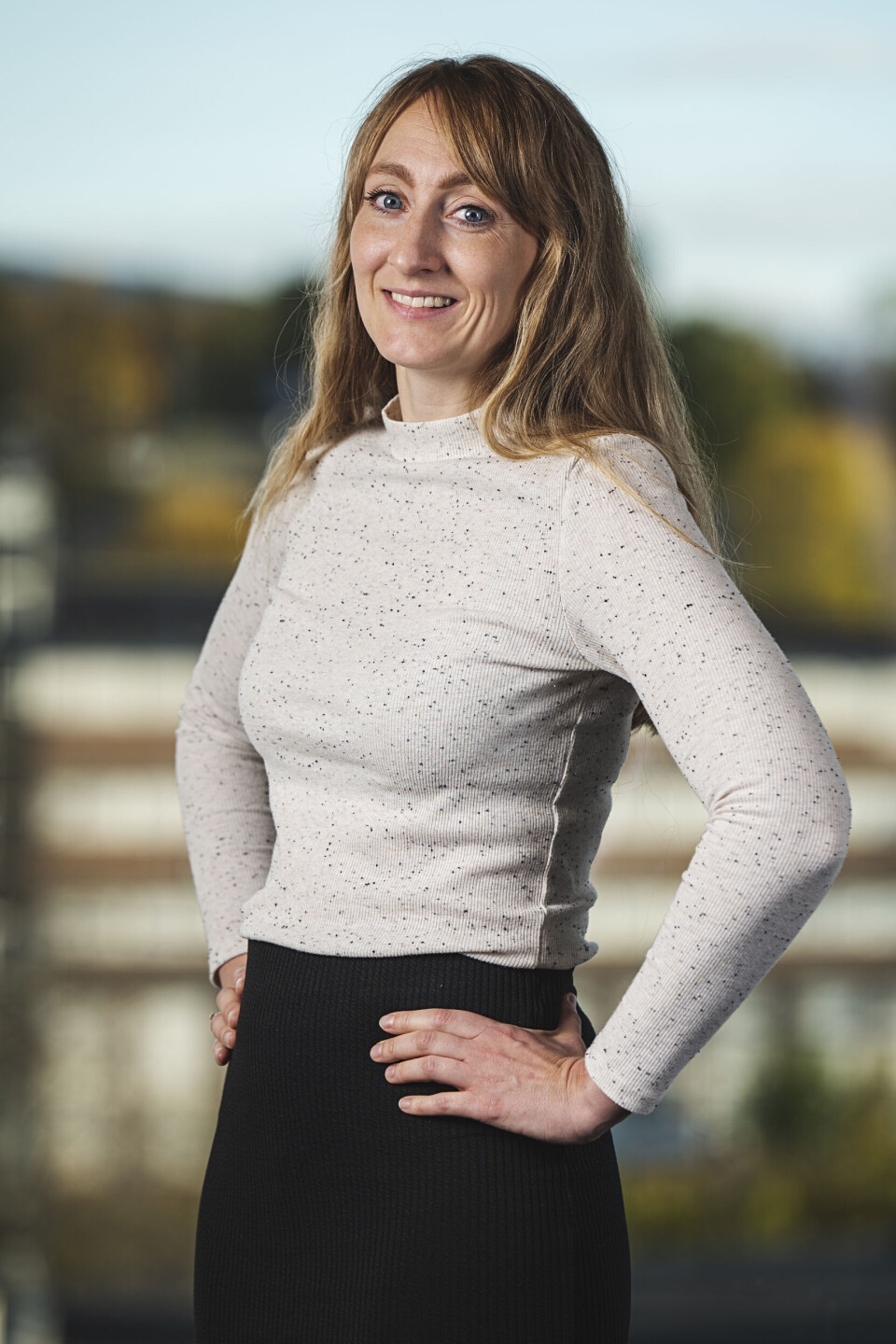 Vigdis Lonar jobber med jordobservasjoner. Portrett av Vigdis Lonar.