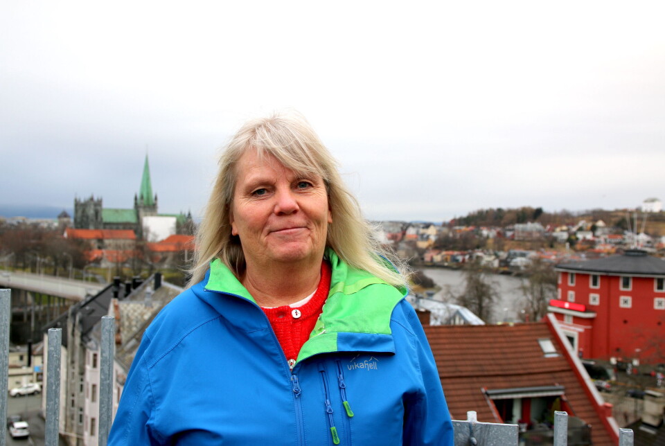 – Hvis man fanger opp at ungdommen i huset skader seg selv er det viktig å ikke bli sint og kjefte, men heller være nysgjerrig og undrende om hva som fører til at ungdommen har det fælt, sier Tove Wichstrøm, universitetslektor ved NTNU og spesialsykepleier i psykiatri.